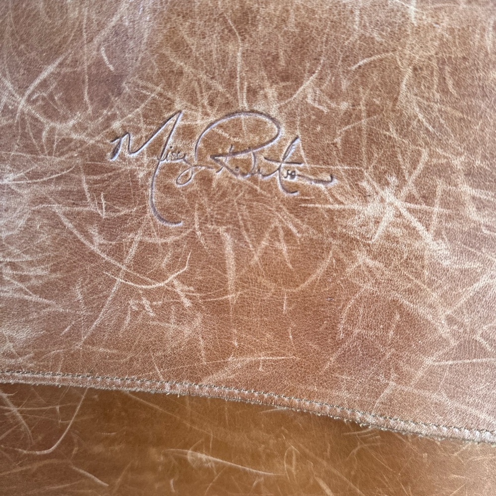 Chic Tan Leather Tote Bag - Picture 2 of 9